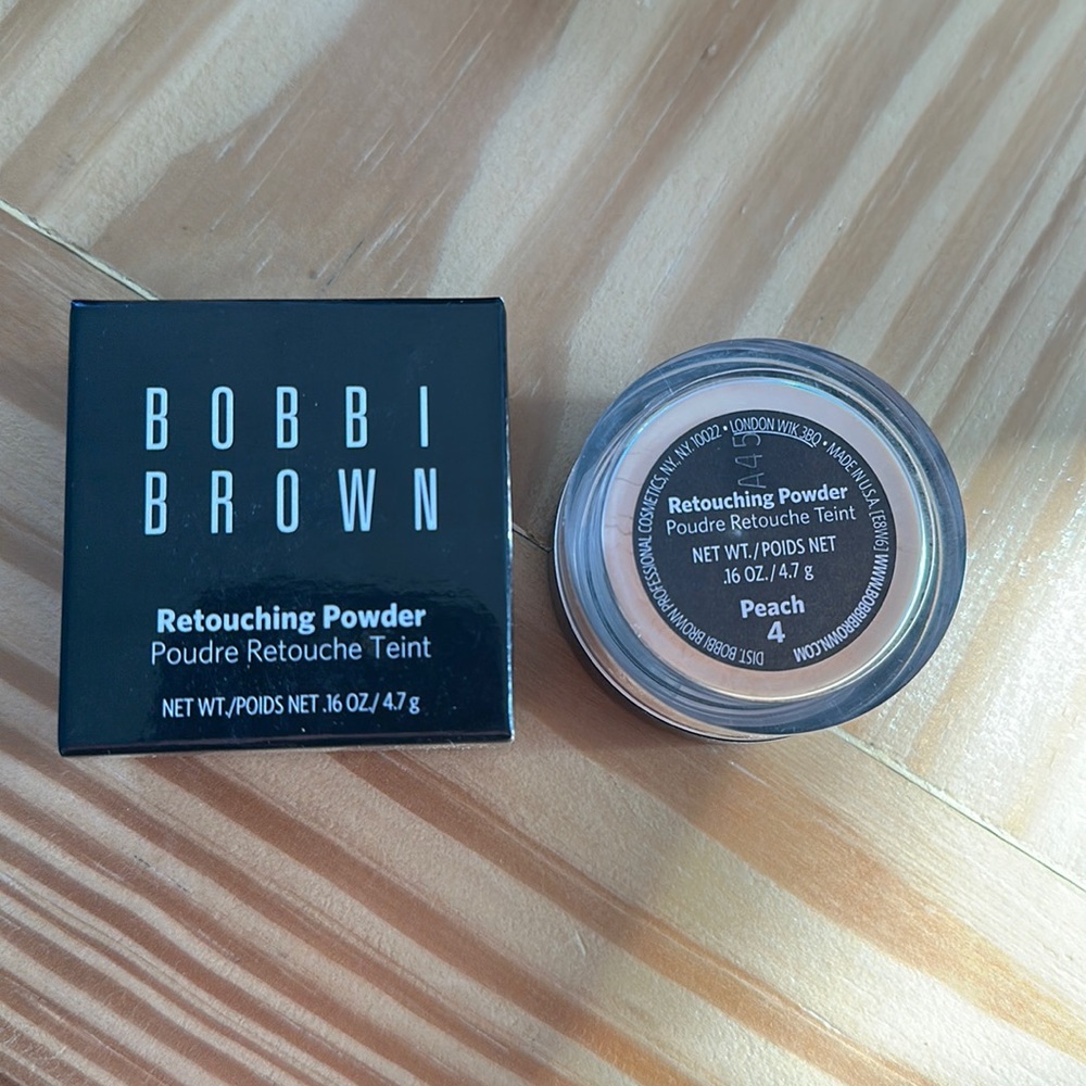 Bobbi Brown Retouching Powder in Peach in box